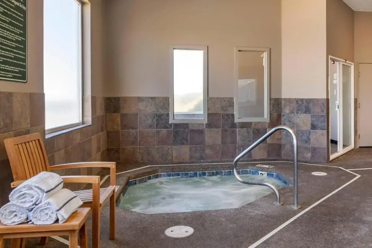 Elizabeth Oceanfront Suites hotel photo 1 in Newport, Oregon