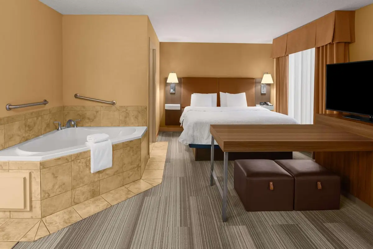 Hampton Inn & Suites Banning-Beaumont hotel photo 1 in Banning, California