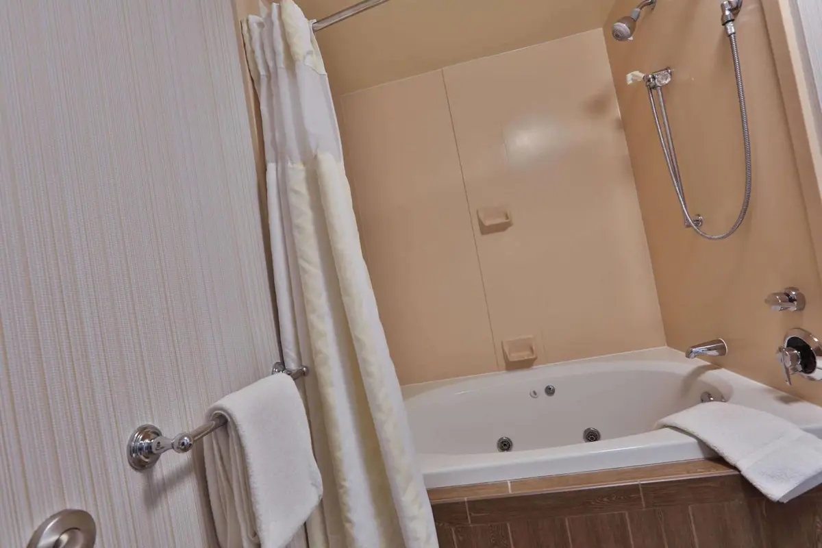 Hotels with jacuzzi in room in Clearfield