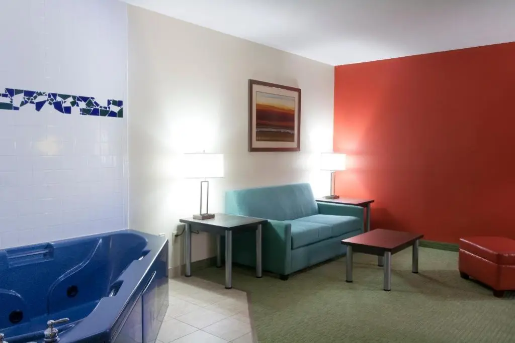 In-room hot tub at Holiday Inn Express & Suites Brownsville By IHG in Brownsville, TX