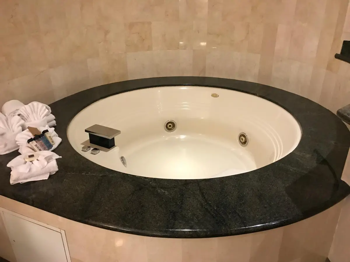 In-room hot tub at Hollywood Hotel in Bell, CA