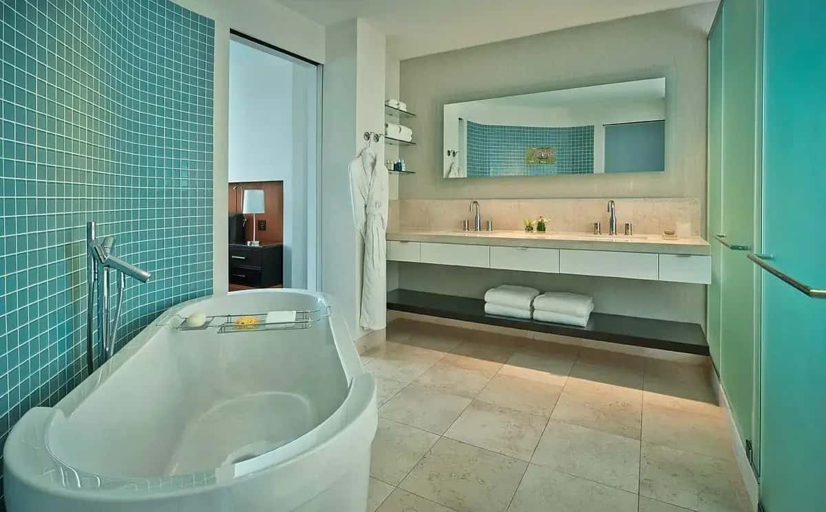 Deep soaking tub at Hotel Arista in Naperville, IL