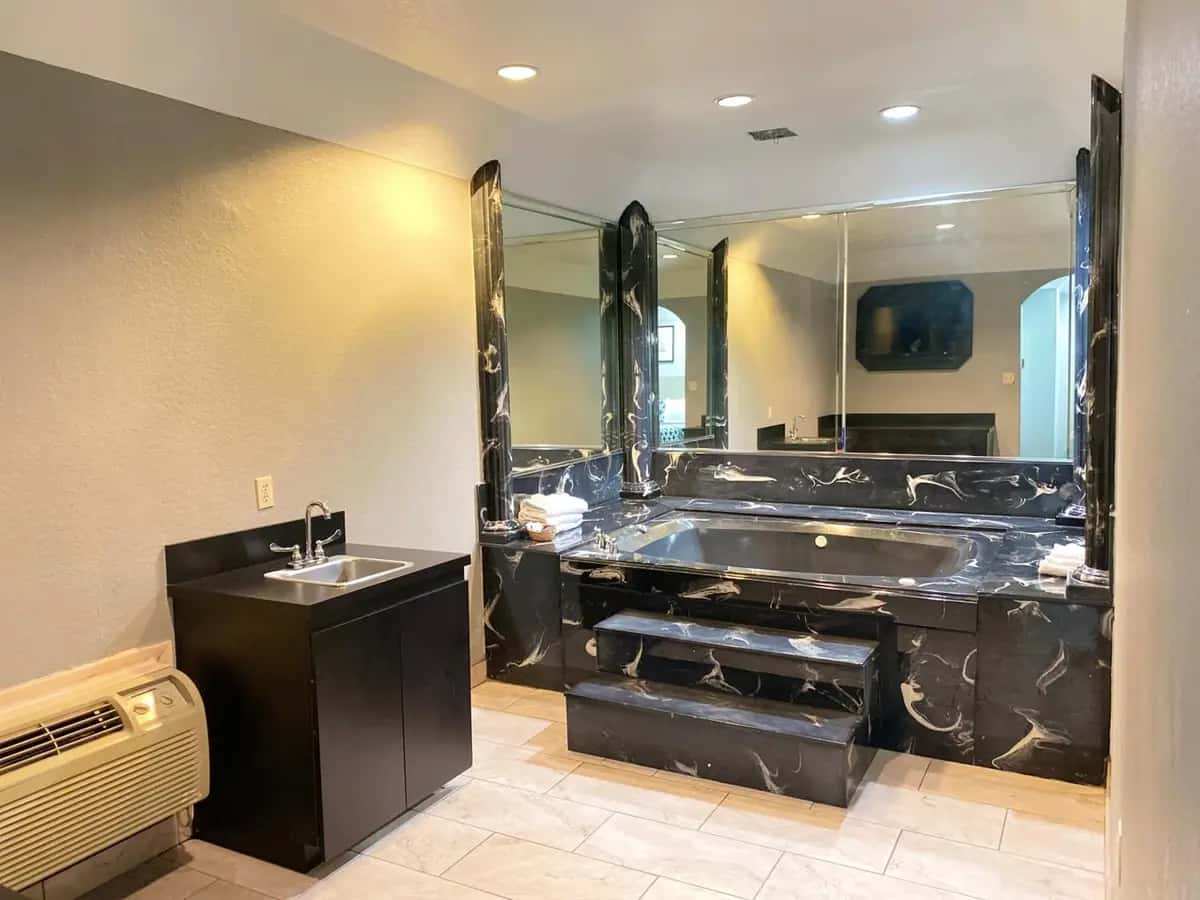 Island Suites Hobby Airport hotel photo 1 in Houston, Texas