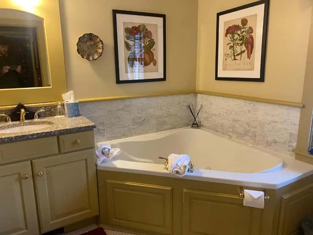 Ivy Lodge hotel photo 1 in Newport, Rhode Island