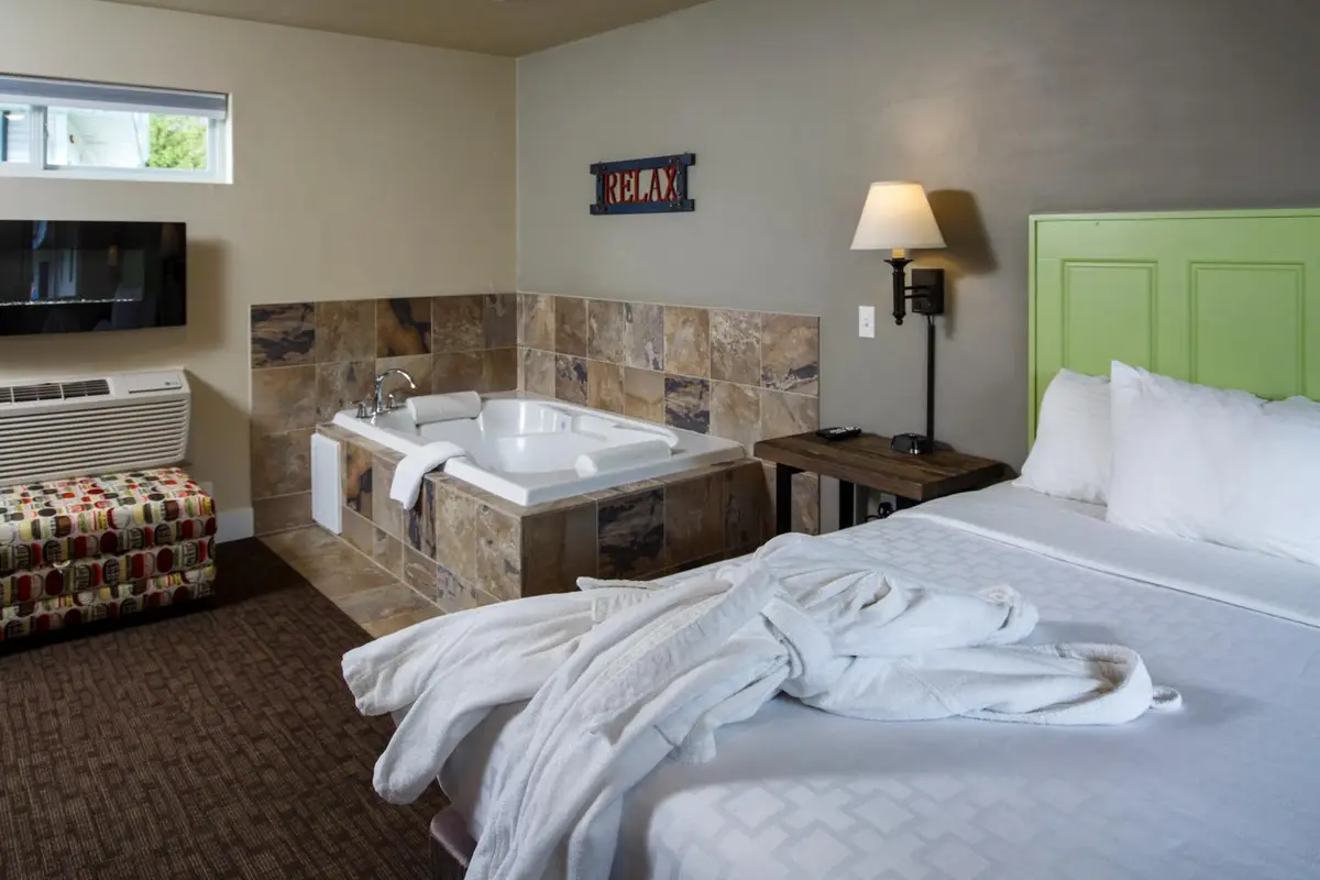 Julie's Park Cafe & Motel hotel photo 1 in Fish Creek, Wisconsin