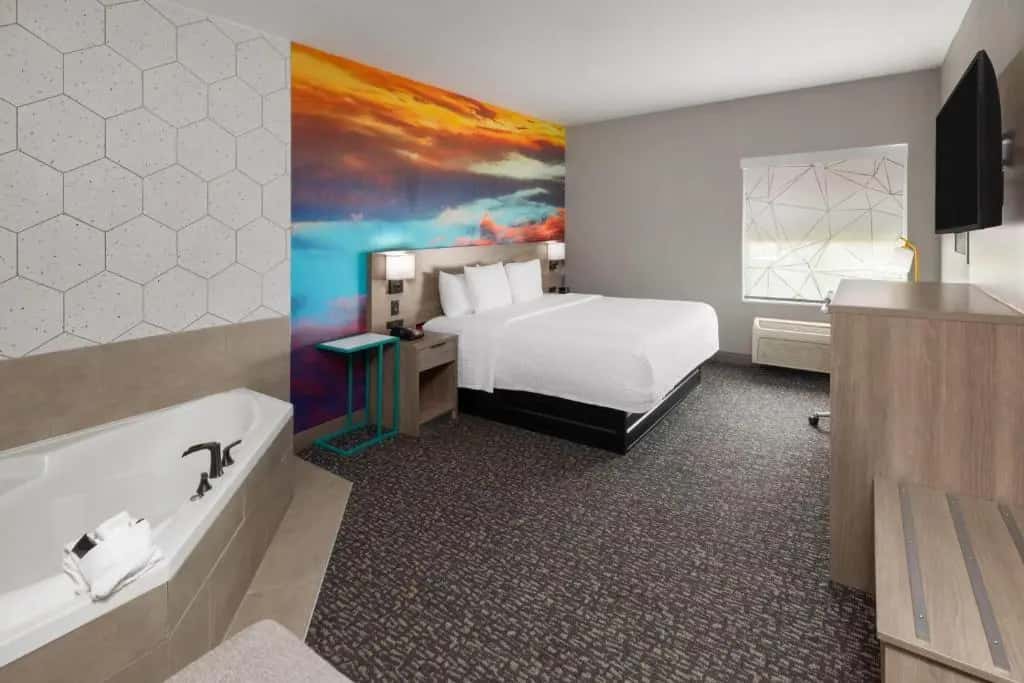In-room hot tub at La Quinta Inn & Suites by Wyndham Oklahoma City – Moore in Moore, OK