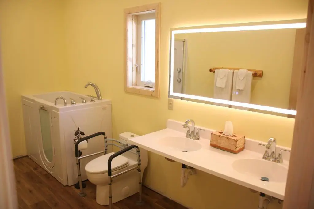 In-room jacuzzi tub at Leech Lake Resort Bed & Breakfast in Walker, MI