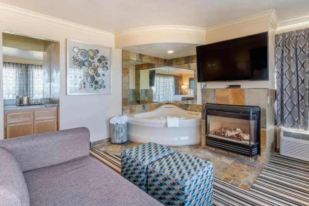 Lincoln Sands Oceanfront Resort, Ascend Hotel Collection hotel photo 1 in Lincoln City, Oregon