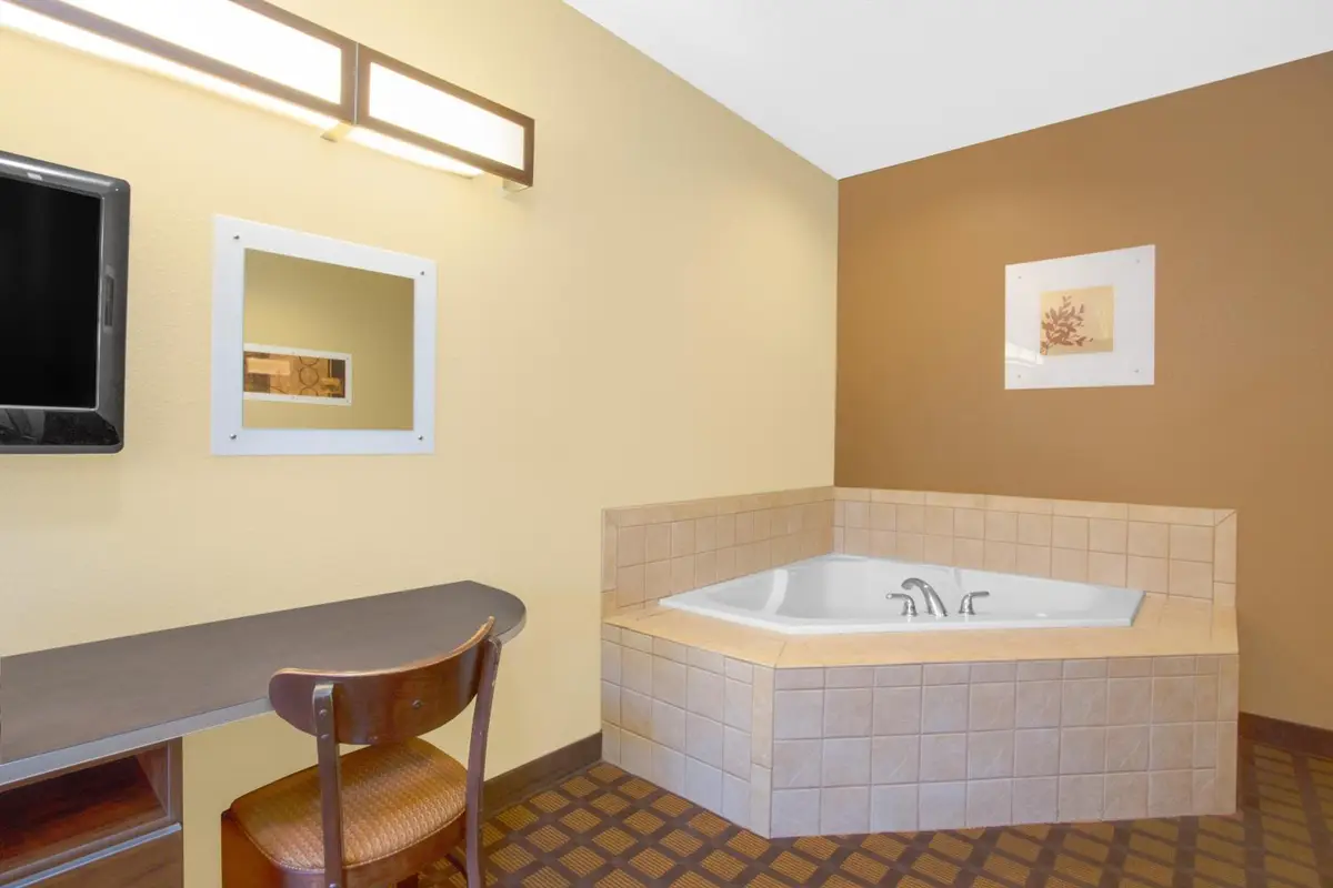 Microtel Inn & Suites by Wyndham Harrisonburg hotel photo 1 in Harrisonburg, Virginia
