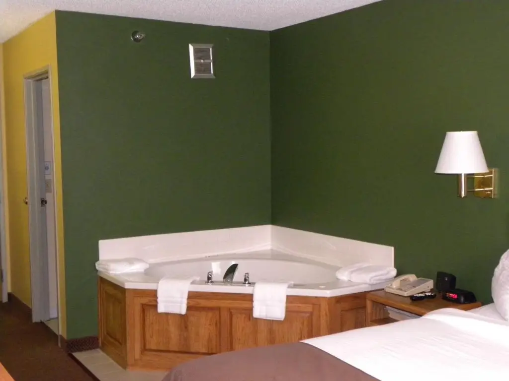 New Victorian Inn & Suites - Kearney hotel photo 1 in Kearney, Nebraska