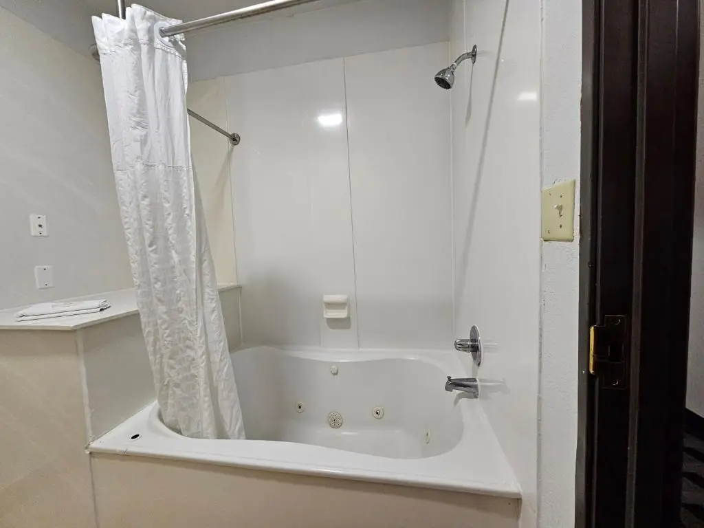 Quality Inn & Suites DFW Airport South hotel photo 1 in Irving, Texas