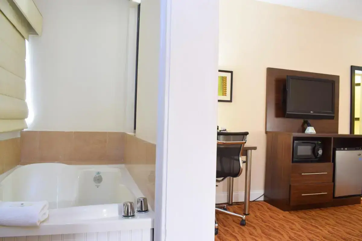Quality Inn & Suites Middletown Newport hotel photo 1 in Middletown, Rhode Island