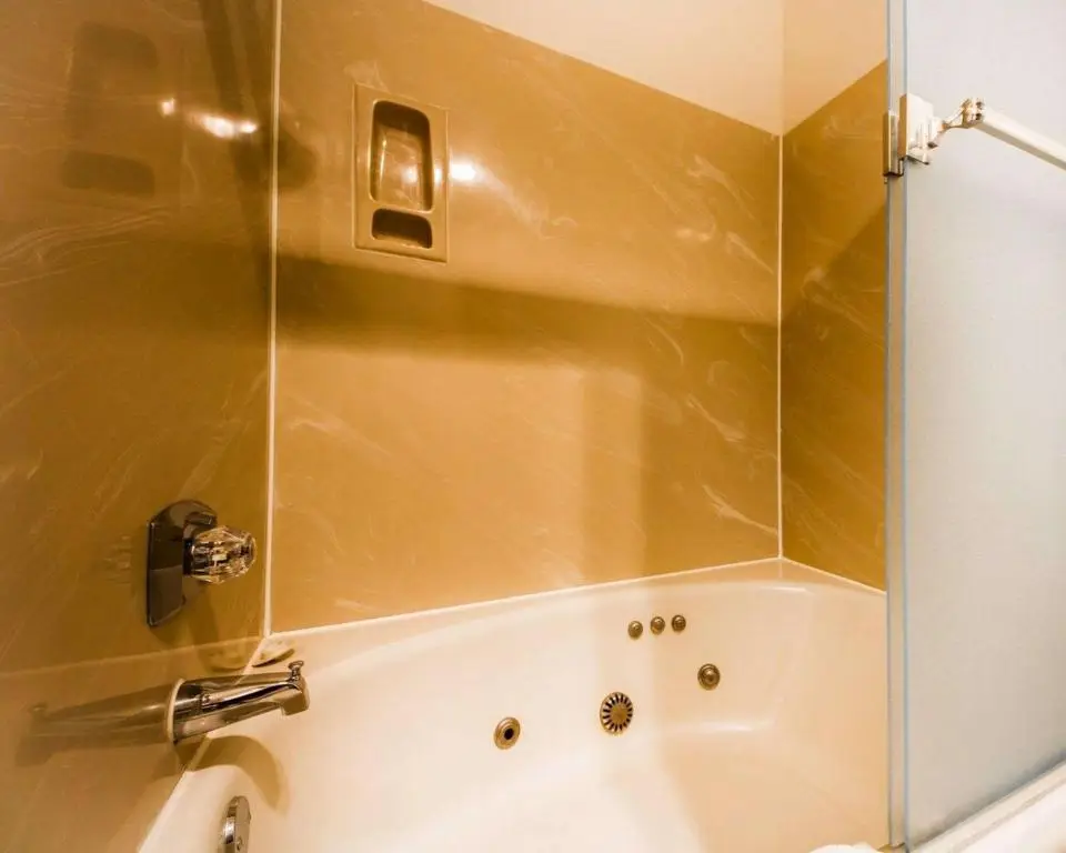 Quality Inn Petaluma - Sonoma hotel photo 1 in Petaluma, California
