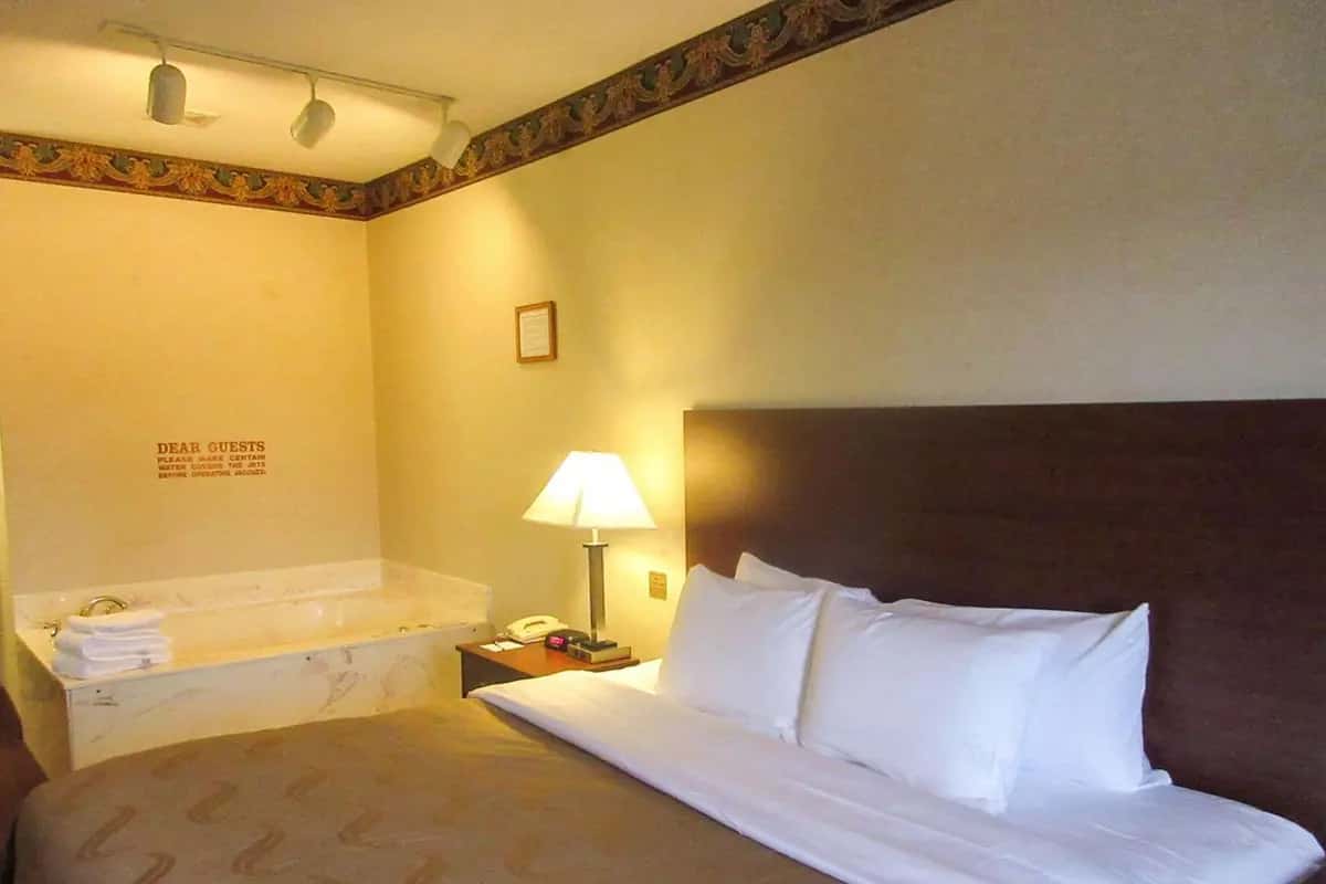 Quality Inn hotel photo 1 in Sawyer, Michigan