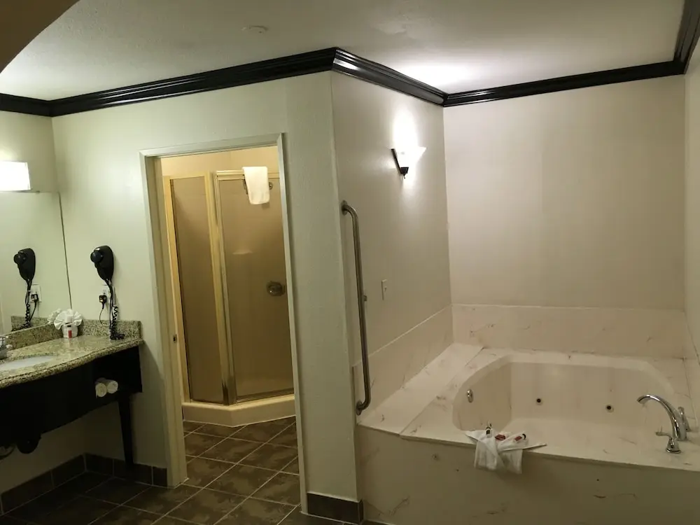 Ramada by Wyndham Ontario hotel photo 1 in Ontario, California