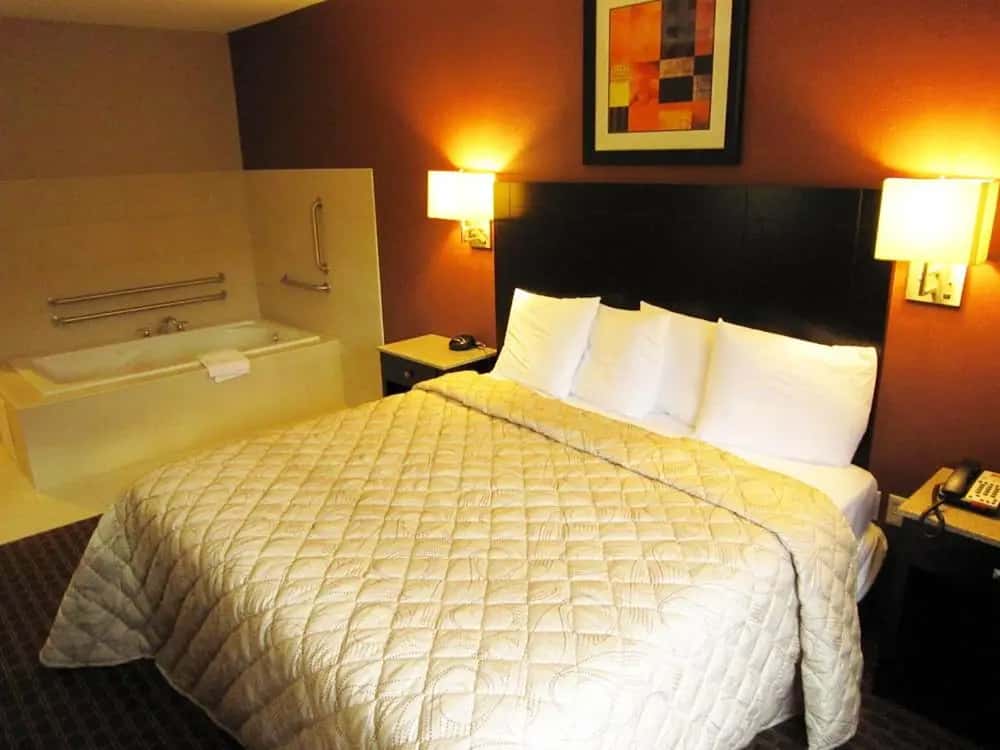 Red Carpet Inn and Suites Monmouth Junction hotel photo 1 in Princeton, Minnesota