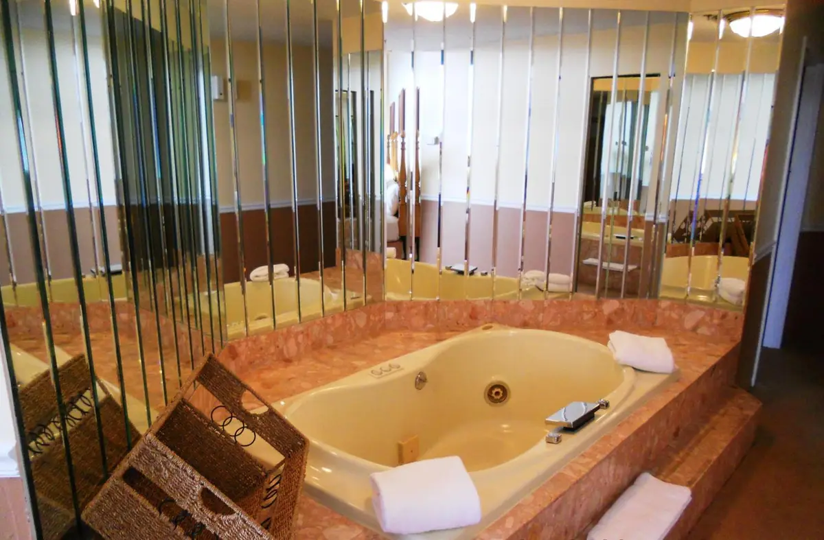 Riveredge Resort hotel photo 1 in Alexandria Bay, New York