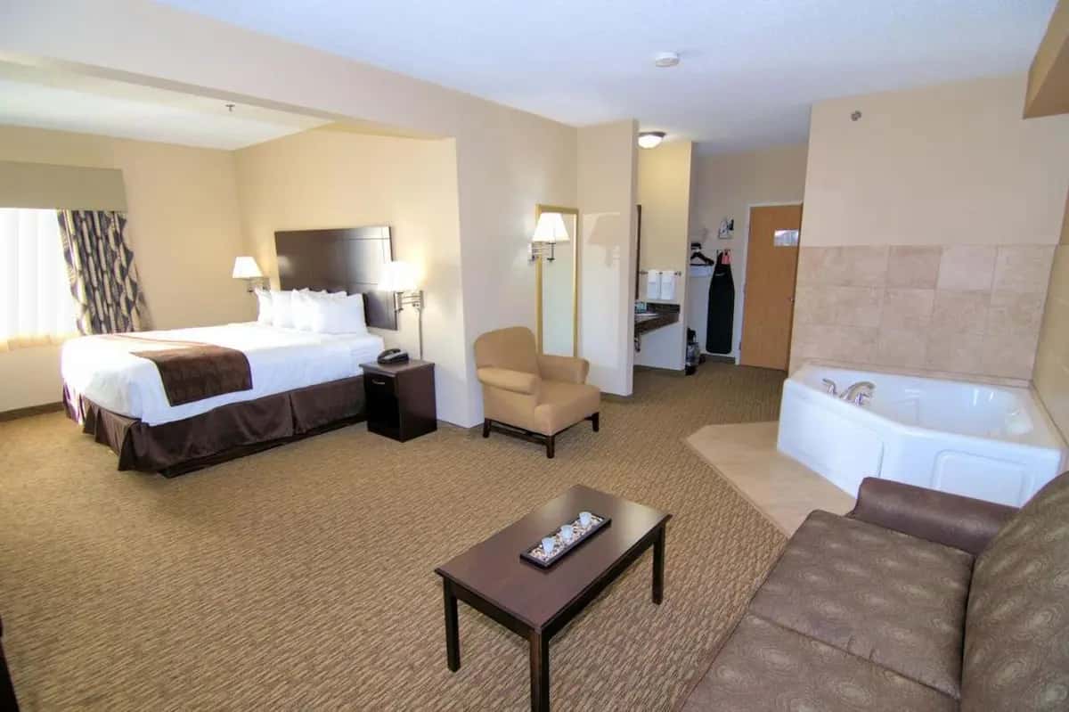 Rock Island Inn & Suites hotel photo 1 in Atlantic, Iowa