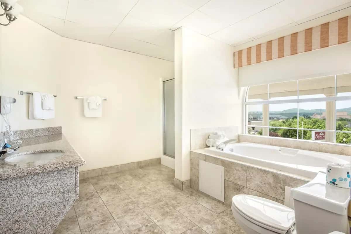Savannah House Hotel hotel photo 1 in Branson, Missouri