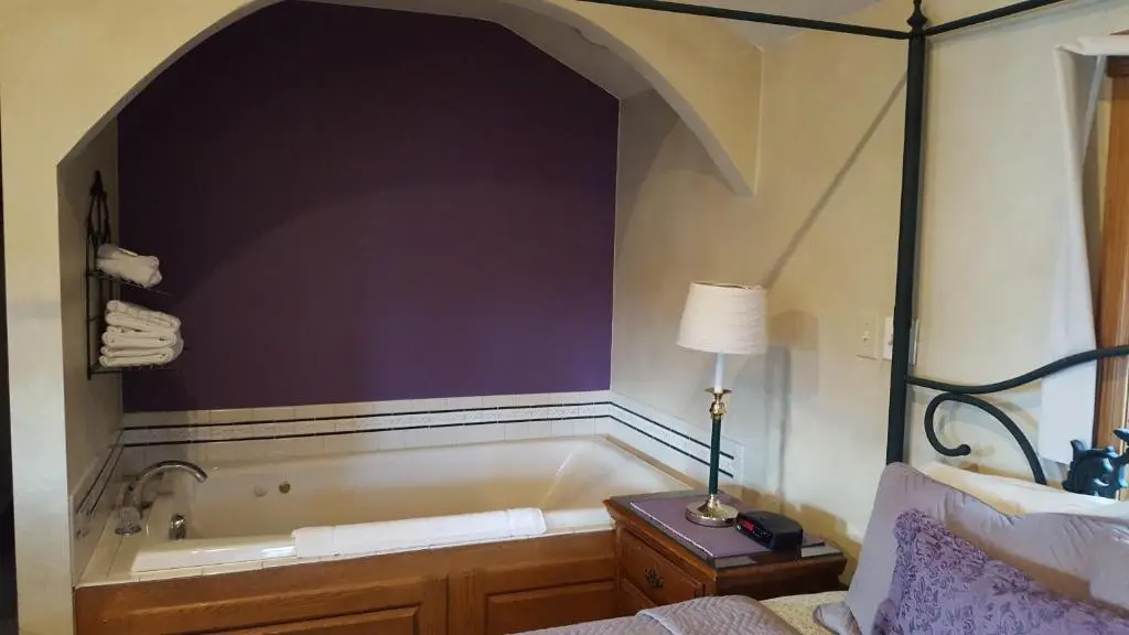 Snug Harbor Inn hotel photo 1 in Sturgeon Bay, Wisconsin