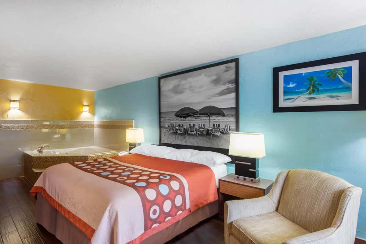 Super 8 by Wyndham Bradenton Sarasota Area hotel photo 1 in Bradenton, Florida