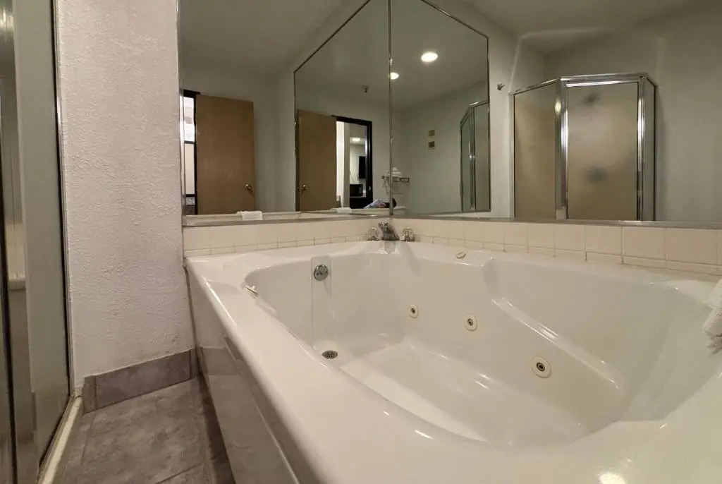 In-room hot tub at Super 8 by Wyndham Metropolis in Metropolis, IL