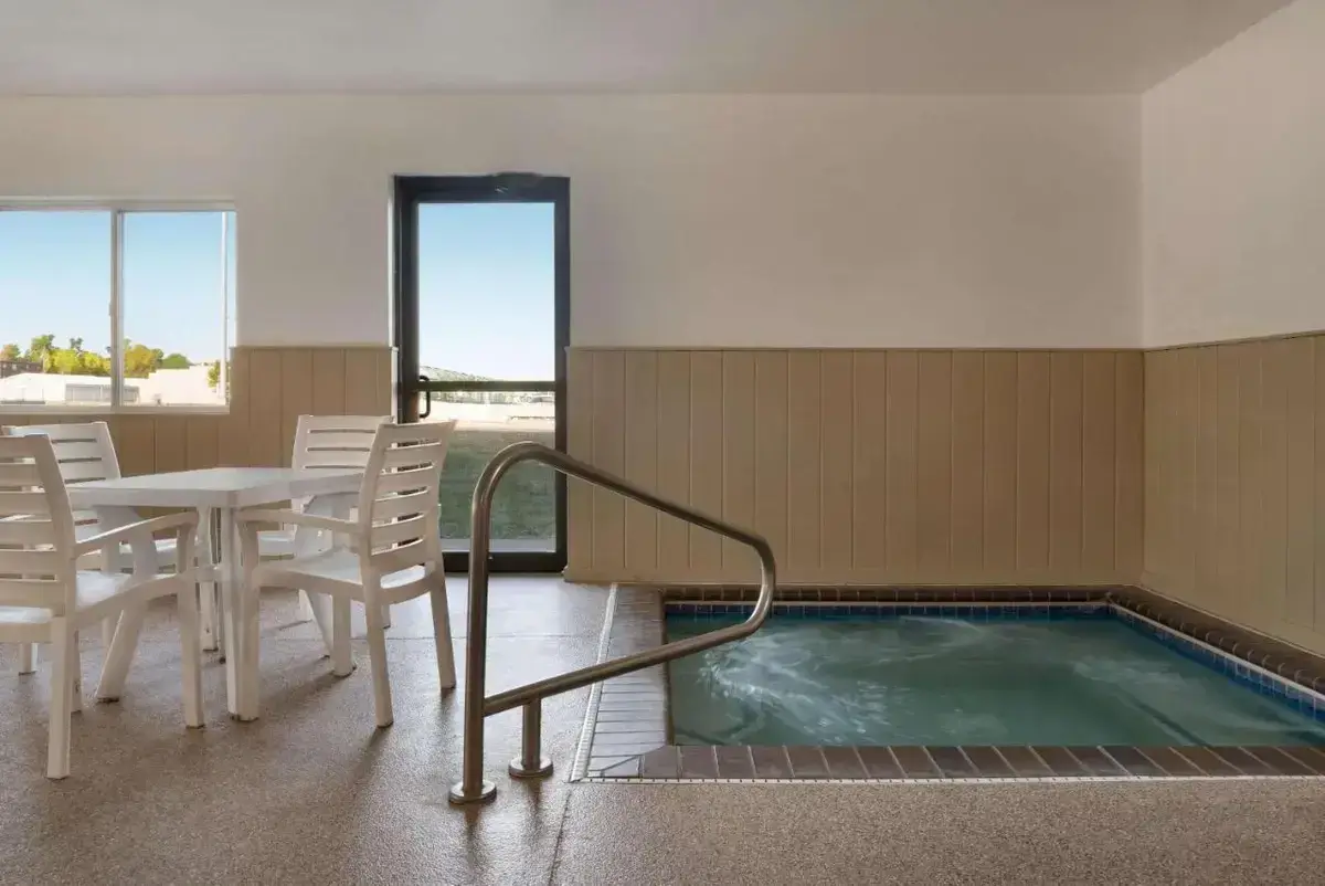 Super 8 by Wyndham Sioux Falls hotel photo 1 in Sioux Falls, South Dakota