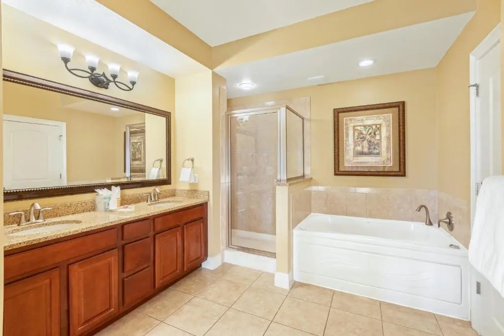 In-room jacuzzi tub at The Berkley, Orlando in Orlando, FL