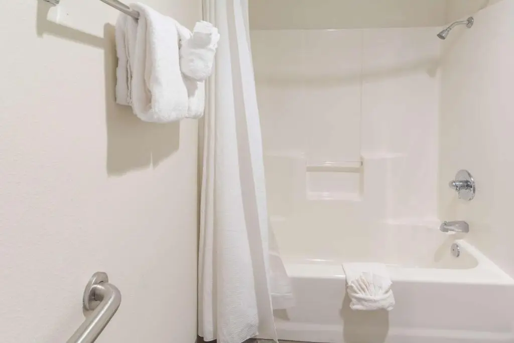 In-room hot tub at Travelodge by Wyndham Depoe Bay in Depoe Bay, OR