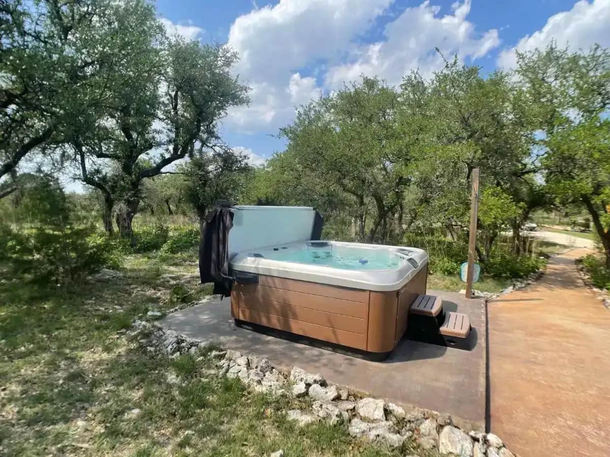 Walnut Canyon Cabins hotel photo 1 in Fredericksburg, Texas